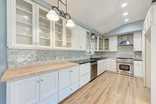 6105 Belfast Dr, Austin TX 78723-1117 exterior