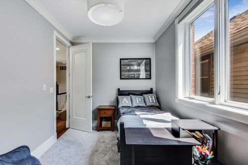 1542 Oakdale Ave, Chicago IL 60657-4024 exterior