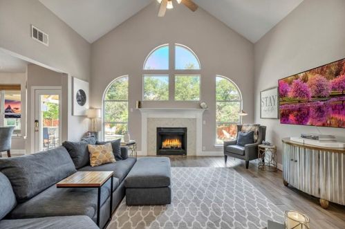 8216 Endeavor Cir, Austin TX 78726-1722 exterior