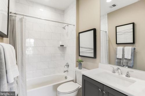 10272 Grosvenor Pl, Rockville MD 20852 exterior