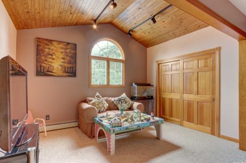 1281 America Ave, Babylon NY 11704-4037 exterior