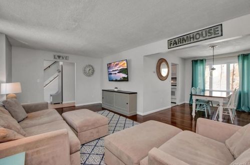 68 Stuart Dr, Poughkeepsie NY 12603-4714 exterior