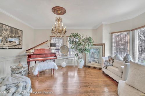 651 Derose Ln, East Freehold NJ 07728-9236 exterior