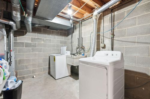 9035 70, Milwaukee WI 53218-3941 exterior