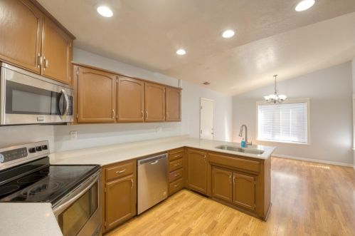 3927 Paula Ct, Turlock CA  95382-8507 exterior