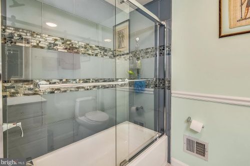 9104 Fls Chapel Way, Rockville MD 20854-2455 exterior