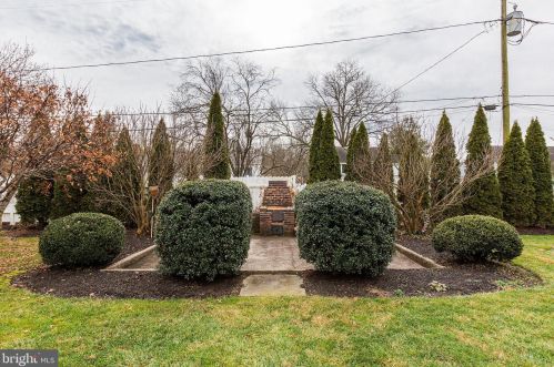 1310 Maple Ave, Lancaster PA 17603-4614 exterior