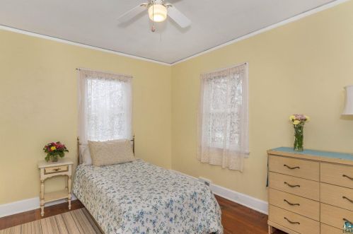 5209 Ivanhoe St, Duluth MN 55804-1139 exterior