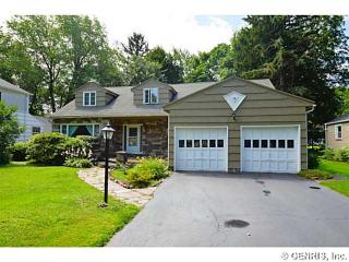 15 Chelmsford Rd, Rochester NY  14618-1728 exterior