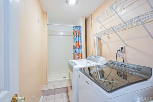 35 Sandalwood Dr, Edison NJ 08820-1249 exterior