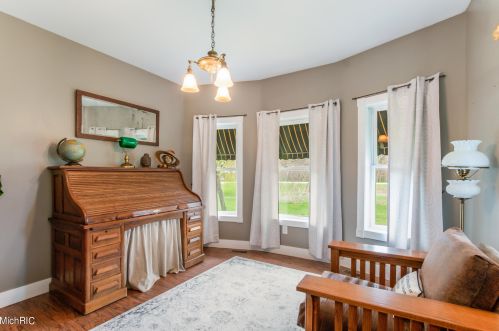 1758 Starr View Ln, Middlevle MI 49333-8061 exterior