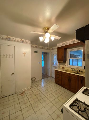 2201 Rohr Ave, Milwaukee WI 53209-5056 exterior