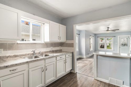 605 8th St, Mishawaka, IN 46544-4922