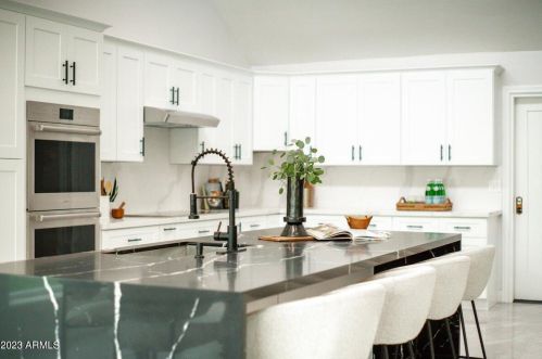 5801 30th St, Phoenix AZ  85016-2401 exterior