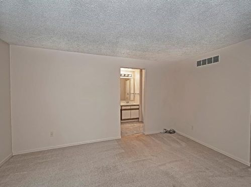 651 Newport Dr, Pittsburgh PA  15235-3226 exterior