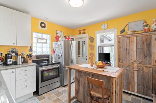 3324 Illinois Ave, Milwaukee WI 53207-3714 exterior