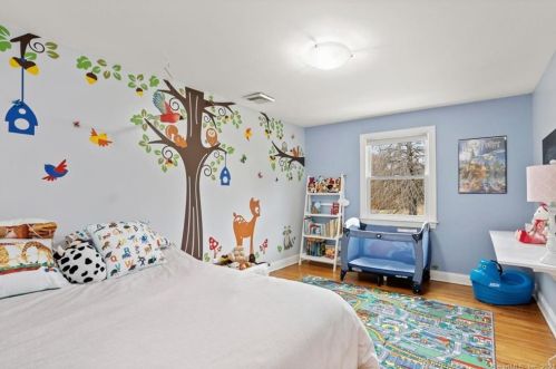 26 Falcon Dr, Seymour CT 06483-2355 exterior