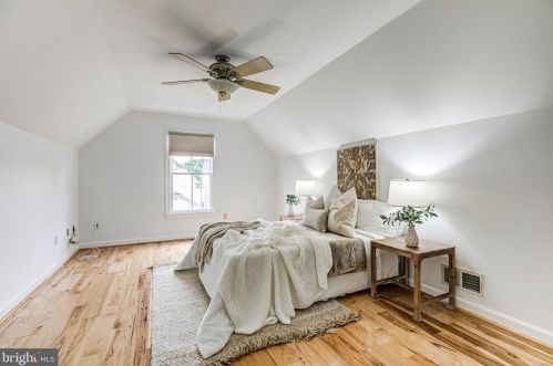 213 Creek Valley Ln, Rockville MD  20850-5603 exterior