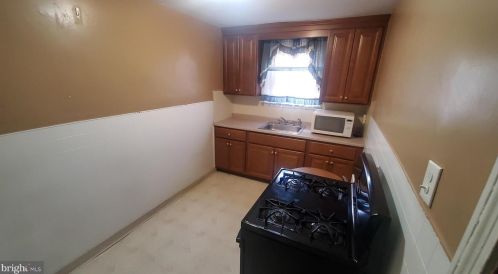 1032 Toll St, Chester PA 19022-1451 exterior