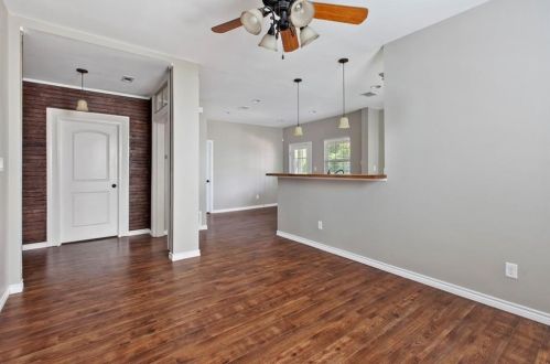 903 2nd St, Austin TX  78702-4212 exterior