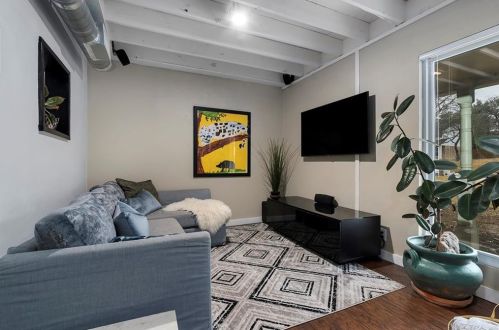 2409 Comburg Castle Way, Austin TX 78748-5259 exterior