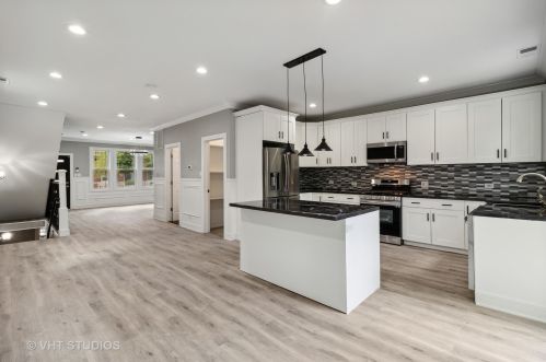 9145 University Ave, Chicago IL 60619-7946 exterior