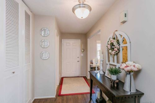 107 Cedar Shake Ct, Huntington Station, NY 11746-1953