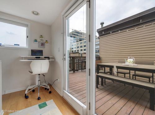 1009 Kingsbury St, Chicago IL 60610-3772 exterior