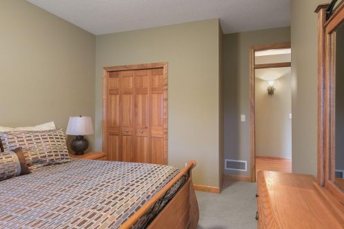 1676 Isabella Pkwy, Chaska MN 55318-3214 exterior