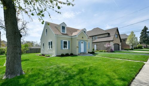 250 Grantley Ave, Elmhurst, IL 60126-2353