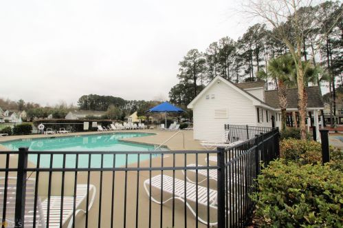 325 Cross Rd, Bluffton SC 29910-5131 exterior