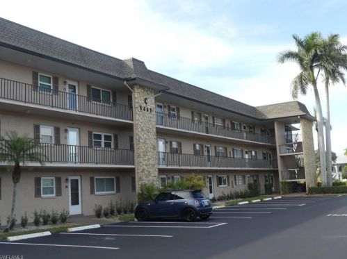 5467 Rattlesnake Hammock Rd, Naples FL 34113-6400 exterior