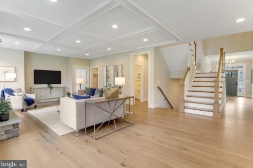 920 Darton Dr, Alexandria VA 22308-2021 exterior