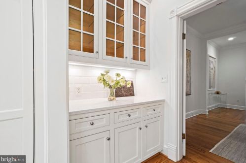 3021 Cambridge Pl, Washington DC  20007-2914 exterior