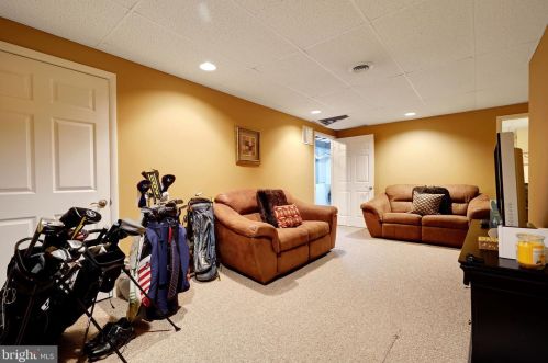 18 Stafford Ct, Trenton NJ 08690-3318 exterior