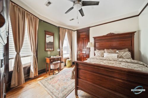 1529 Marquette Rd, Chicago IL 60637-4318 exterior