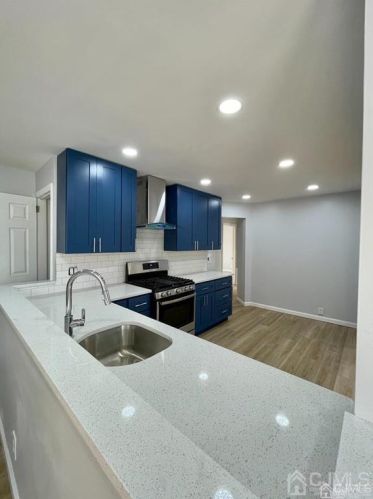 201 Campbell St, Woodbridge NJ  07095-2305 exterior