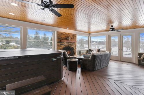 19840 Meredith Dr, Rockville MD 20855-2426 exterior