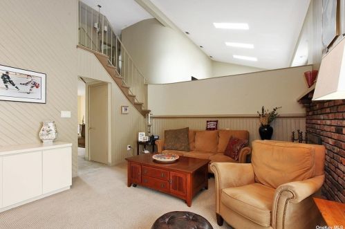 741 Park Ct, Valley Stream NY 11581-3507 exterior