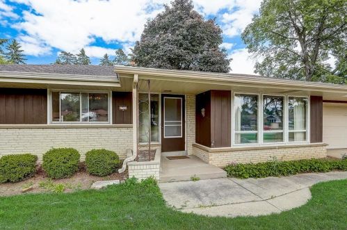 6700 Range Line Rd, Milwaukee, WI 53209-3210