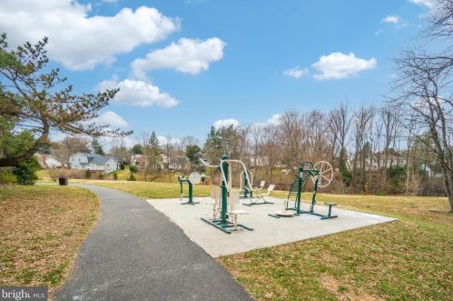 1901 Fallsmead Way, Rockville MD 20854-2640 exterior