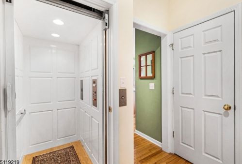 8 Otter Crk Rd, Montgomery NJ 08558-2369 exterior