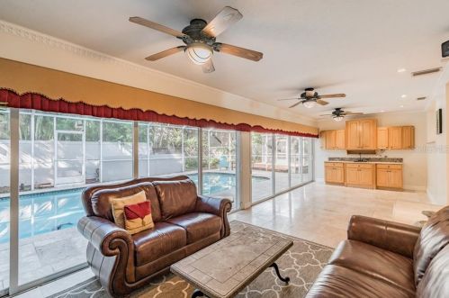 456 Davis Blvd, Tampa FL 33606-3818 exterior