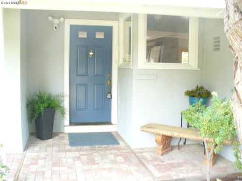 3237 Ida Dr, Concord, CA 94519-2136