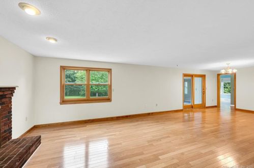 10 Pheasant Run, Windsor CT 06095-1549 exterior