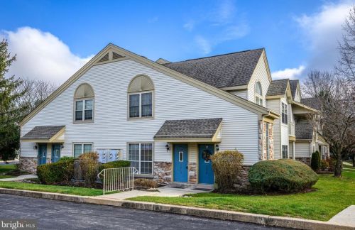 1215 Foxmeadow Dr, Limerick, PA 19468-1555