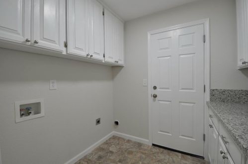 2103 Bristol Park Cir, Turlock CA  95382-2965 exterior