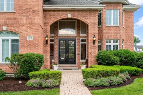 250 Maple Ave, Elmhurst, IL 60126-2639