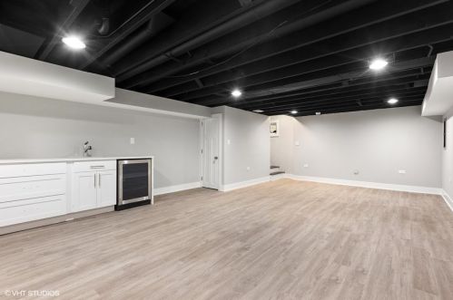 5446 Ludlam Ave, Chicago IL  60630-1414 exterior