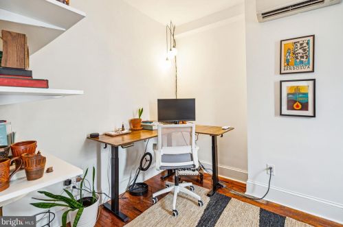 240 Fairmount Ave, Philadelphia PA  19123-2928 exterior